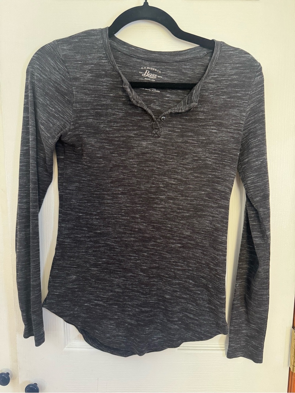 Bass Women's Heathered Charcoal Long-Sleeve Henley Top